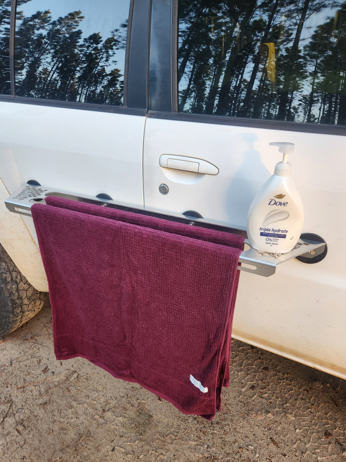 Magnetic 4WD Towel and Shower Organiser