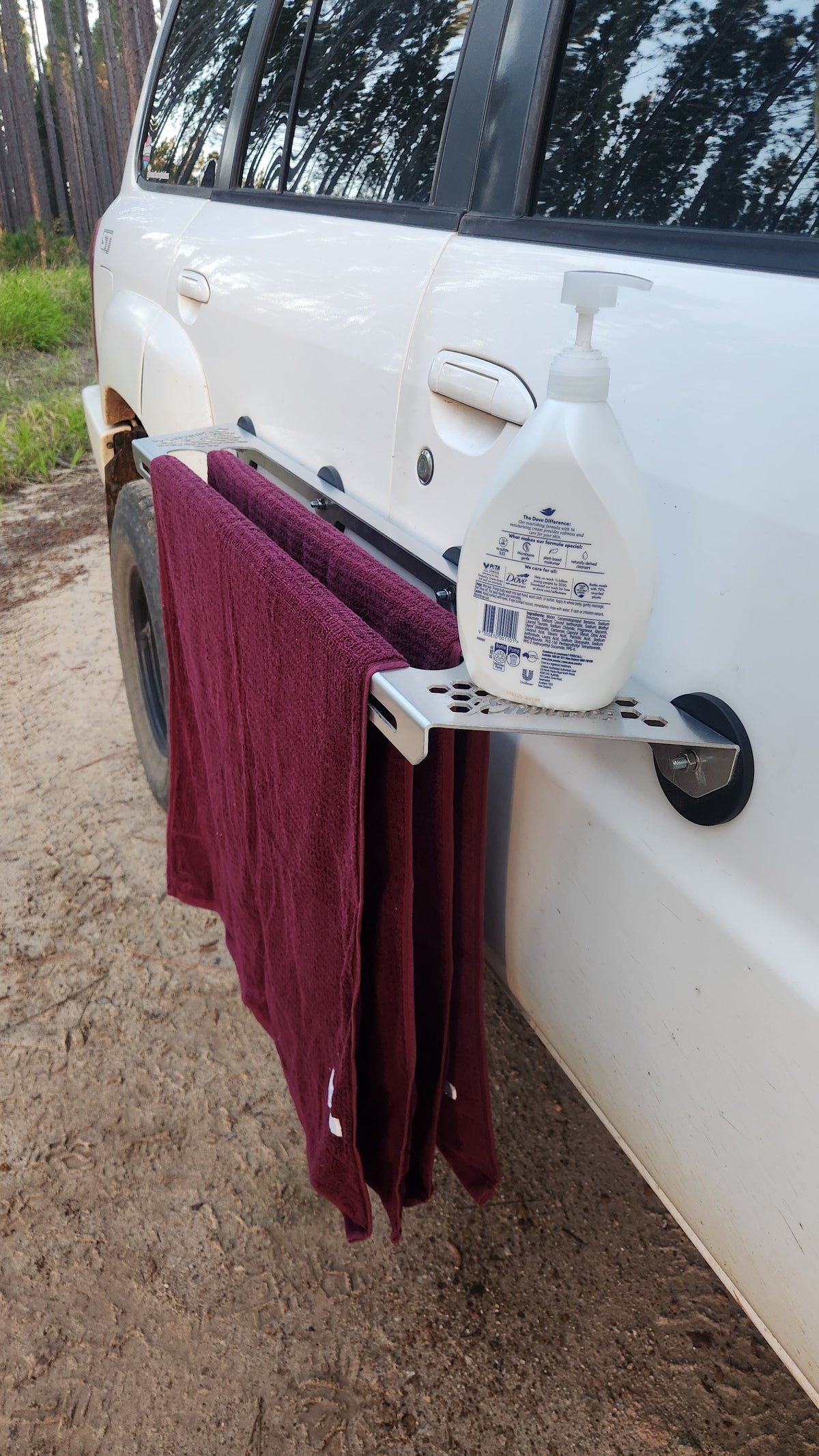Magnetic 4WD Towel and Shower Organiser