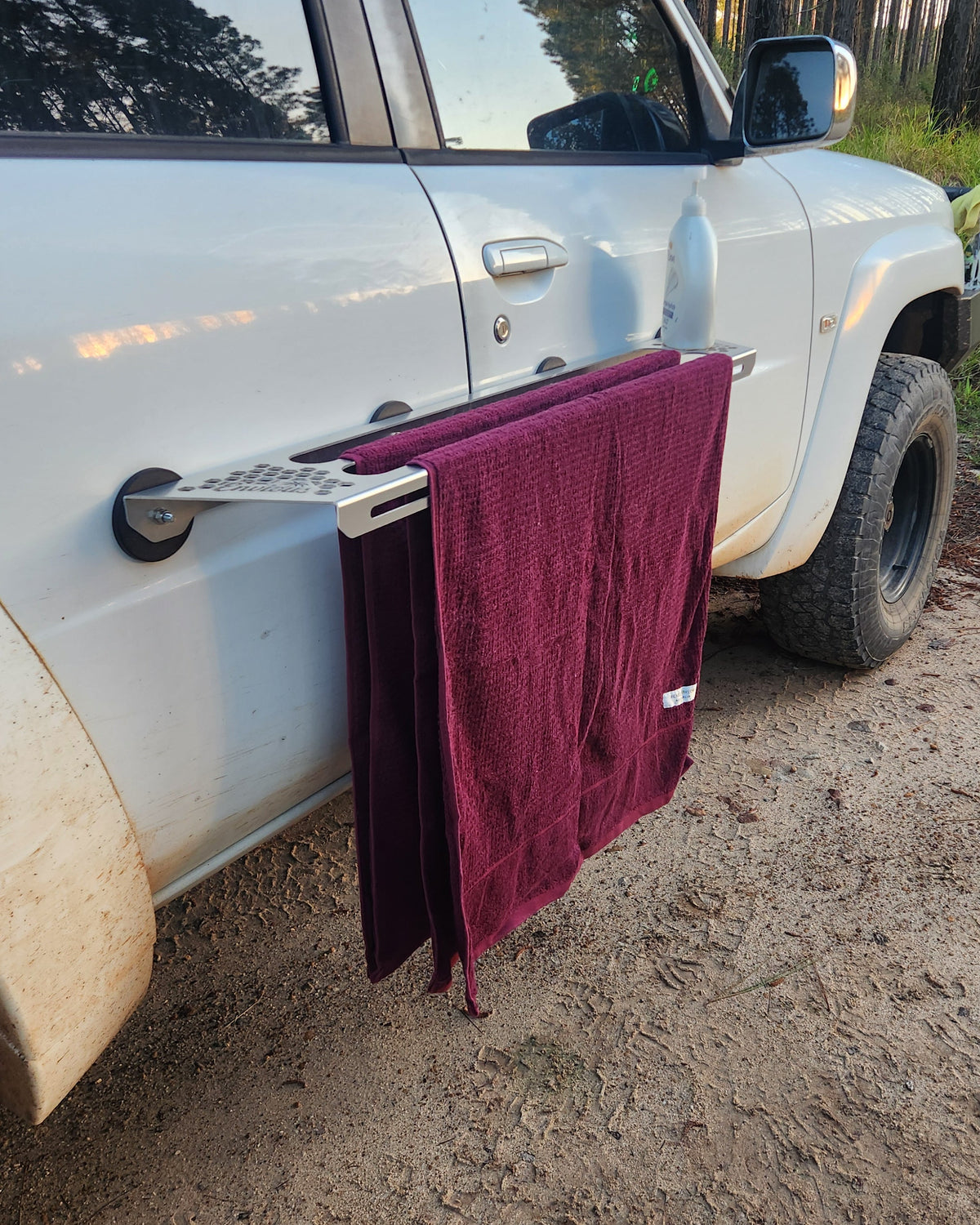 Magnetic 4WD Towel and Shower Organiser
