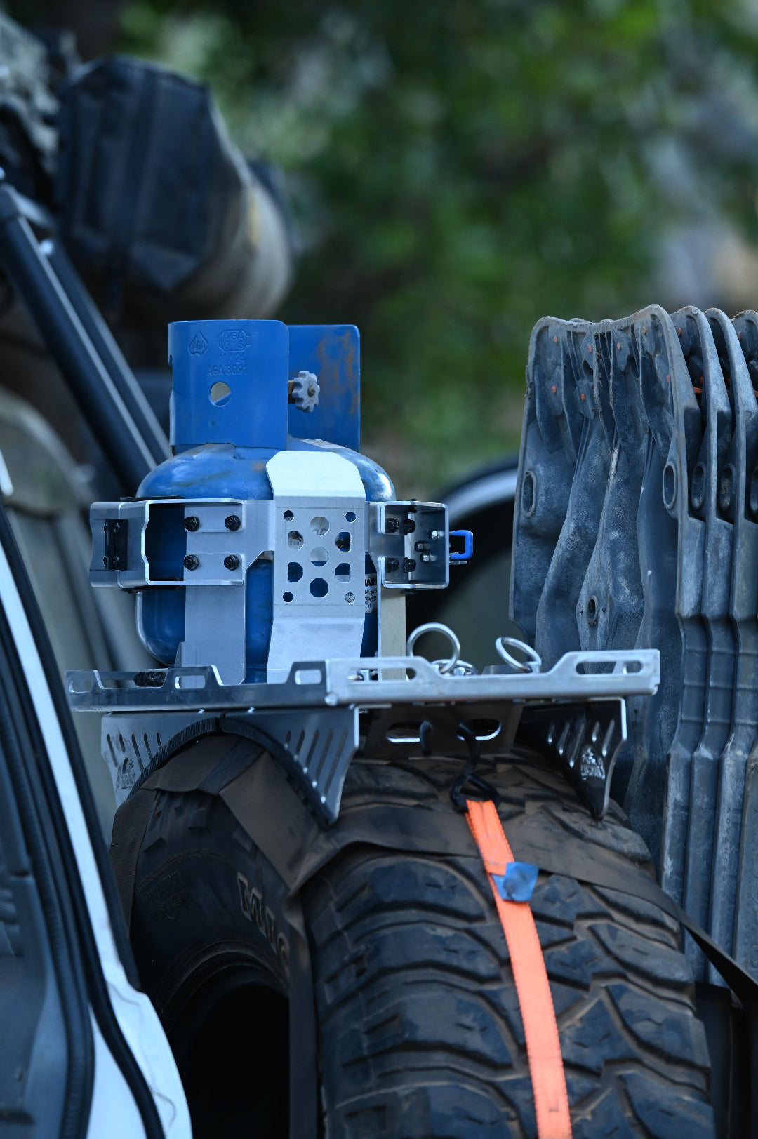 Spare tyre rack with 2kg lightweight canopy gas bottle holder